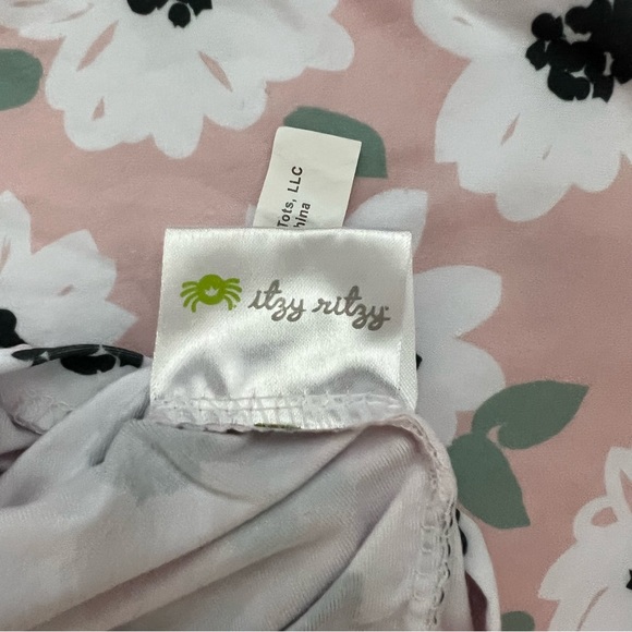 Itzy Ritzy Cutie Playful Petals 2-Piece Cocoon and hat set - Picture 3 of 4